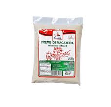 Embalagem de creme de macaxeira centralizada em fundo branco