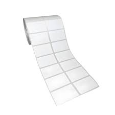 Etiquetas em duas carreiras alinhadas sobre fundo branco